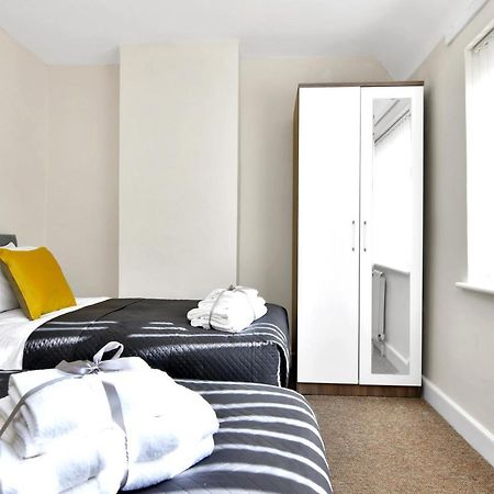 Xclusive Living Stay Near Airport & Nec, The WhitecroftSheldon  エクステリア 写真