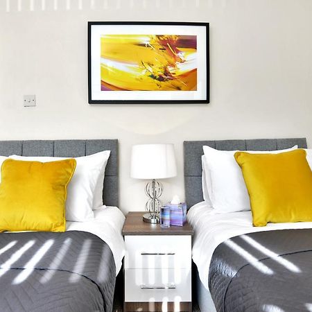 Xclusive Living Stay Near Airport & Nec, The WhitecroftSheldon  エクステリア 写真