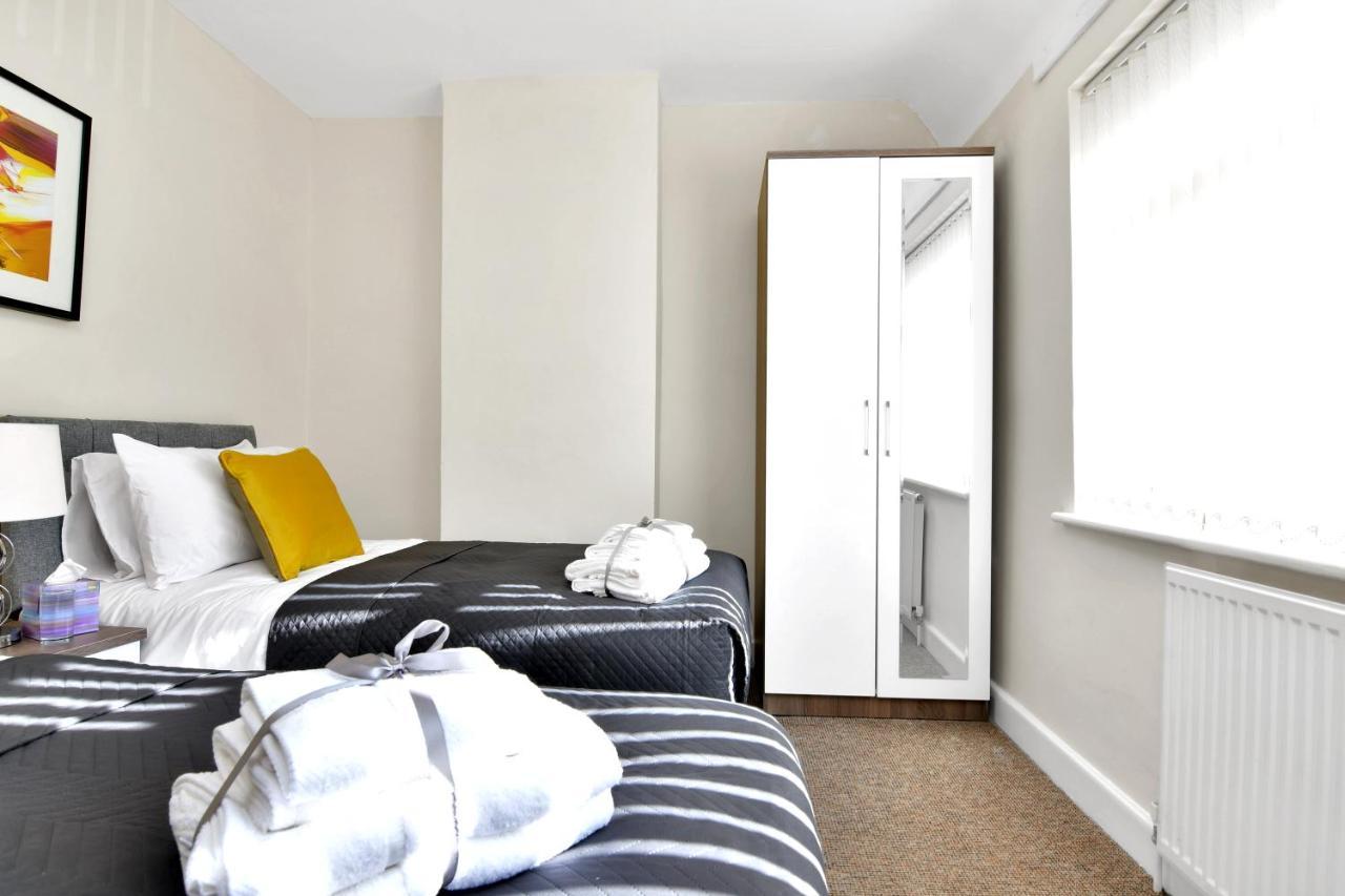 Xclusive Living Stay Near Airport & Nec, The WhitecroftSheldon  エクステリア 写真