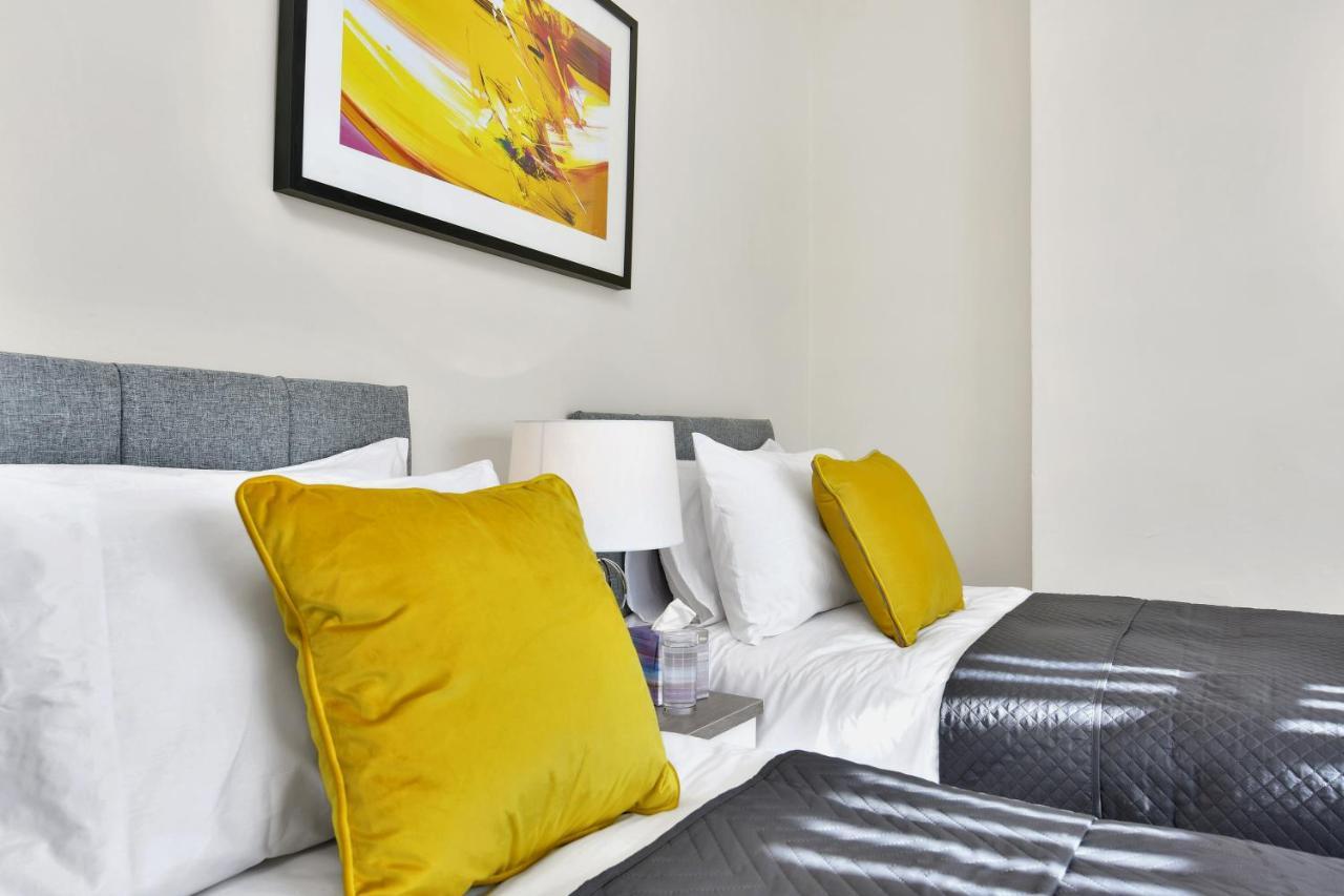 Xclusive Living Stay Near Airport & Nec, The WhitecroftSheldon  エクステリア 写真