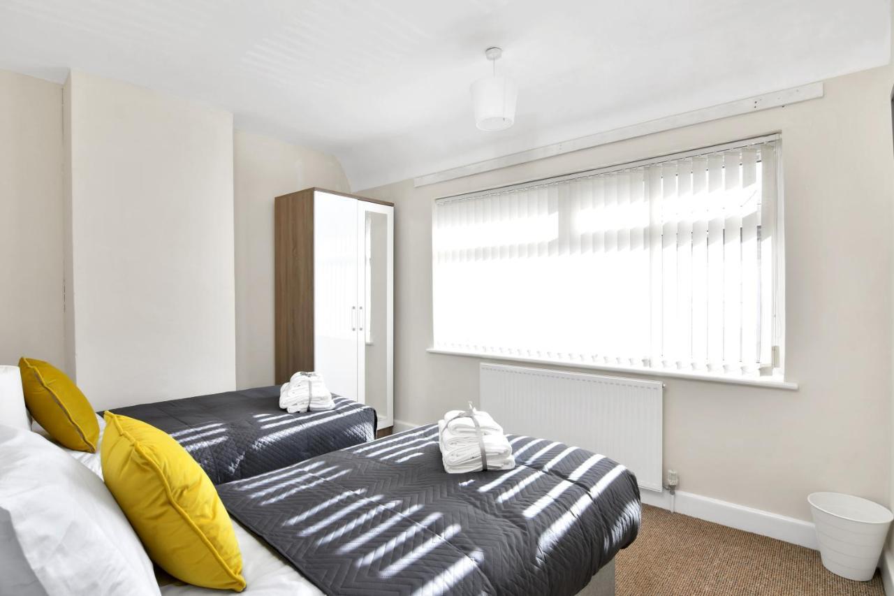 Xclusive Living Stay Near Airport & Nec, The WhitecroftSheldon  エクステリア 写真