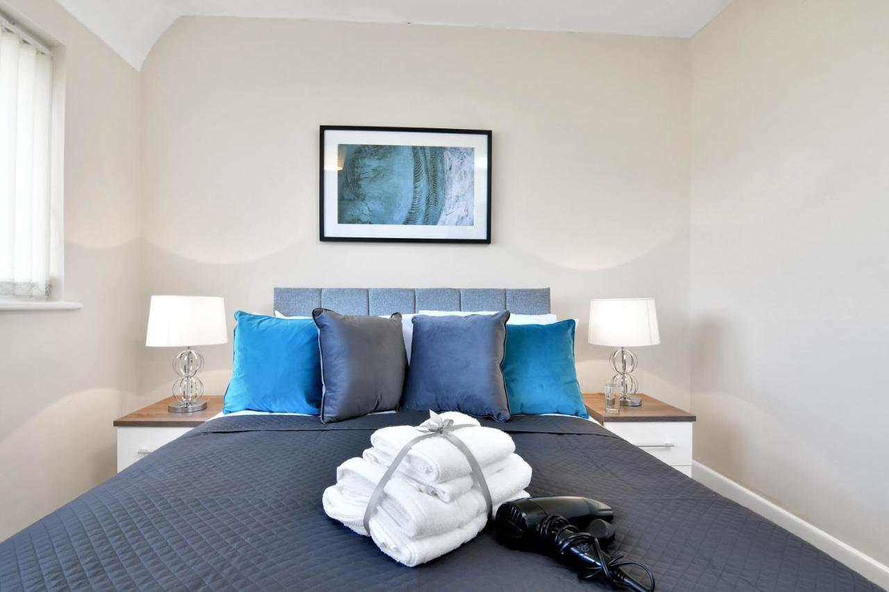 Xclusive Living Stay Near Airport & Nec, The WhitecroftSheldon  エクステリア 写真