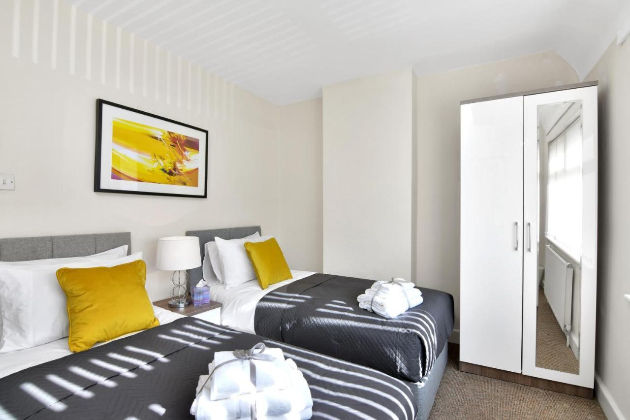 Xclusive Living Stay Near Airport & Nec, The WhitecroftSheldon  エクステリア 写真