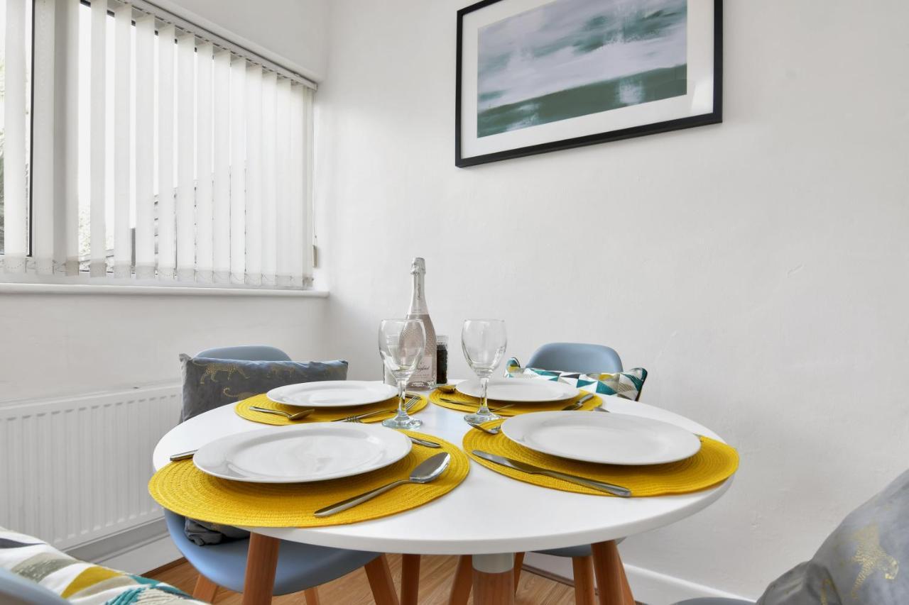 Xclusive Living Stay Near Airport & Nec, The WhitecroftSheldon  エクステリア 写真