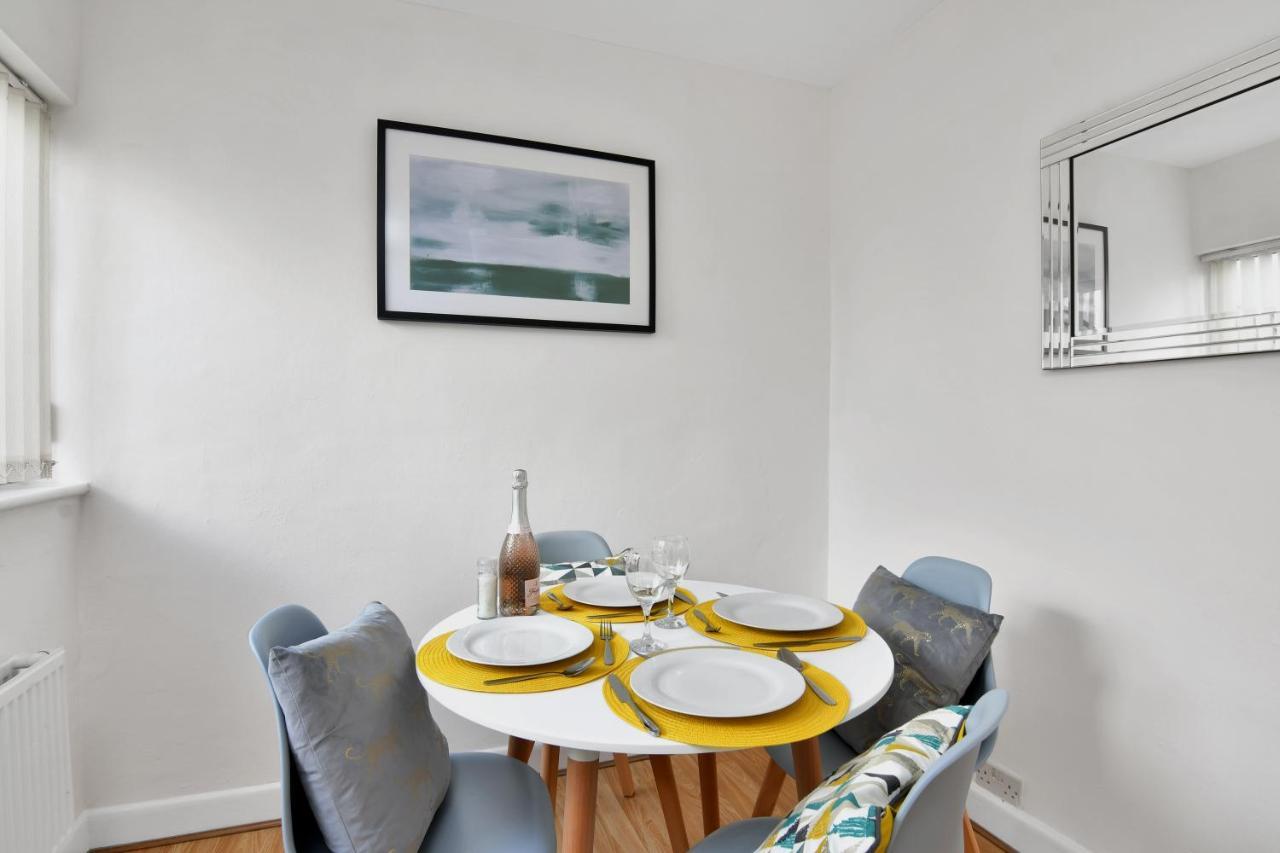 Xclusive Living Stay Near Airport & Nec, The WhitecroftSheldon  エクステリア 写真