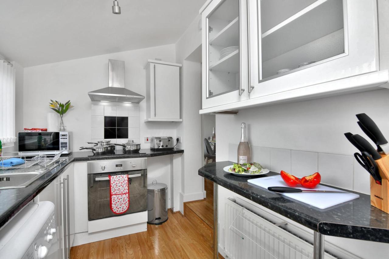 Xclusive Living Stay Near Airport & Nec, The WhitecroftSheldon  エクステリア 写真