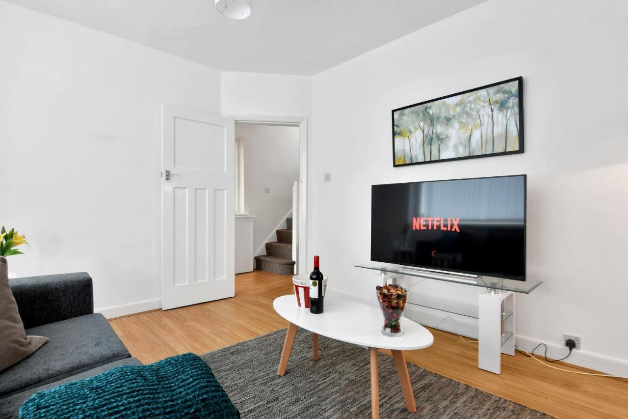 Xclusive Living Stay Near Airport & Nec, The WhitecroftSheldon  エクステリア 写真