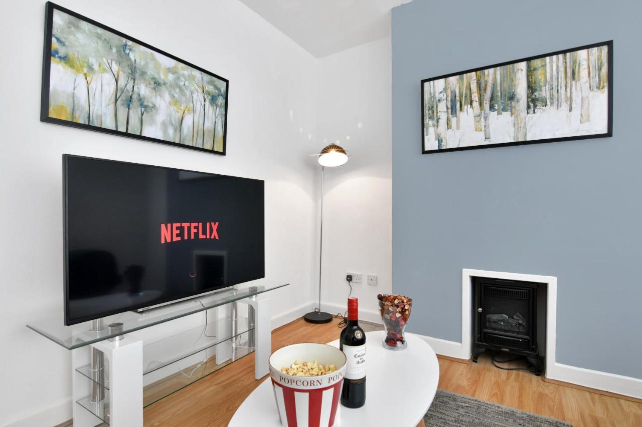 Xclusive Living Stay Near Airport & Nec, The WhitecroftSheldon  エクステリア 写真