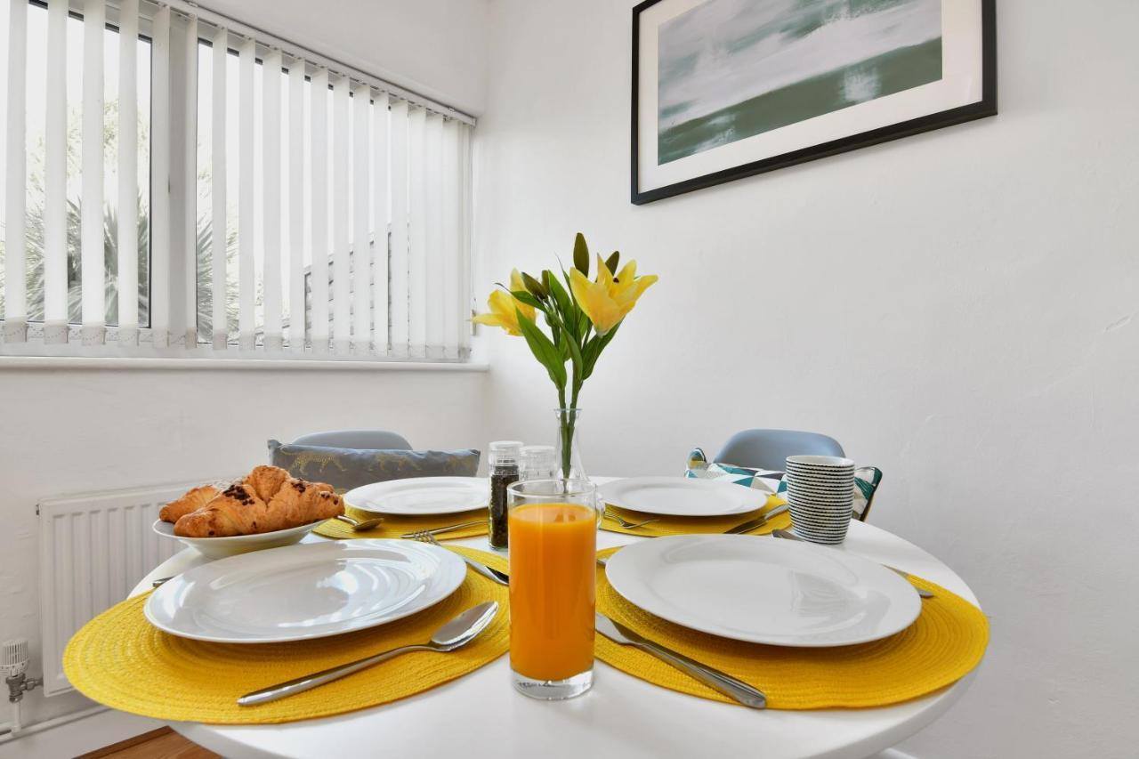 Xclusive Living Stay Near Airport & Nec, The WhitecroftSheldon  エクステリア 写真