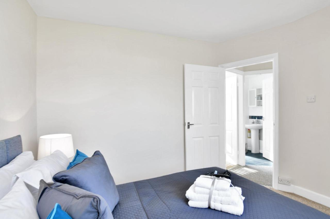 Xclusive Living Stay Near Airport & Nec, The WhitecroftSheldon  エクステリア 写真