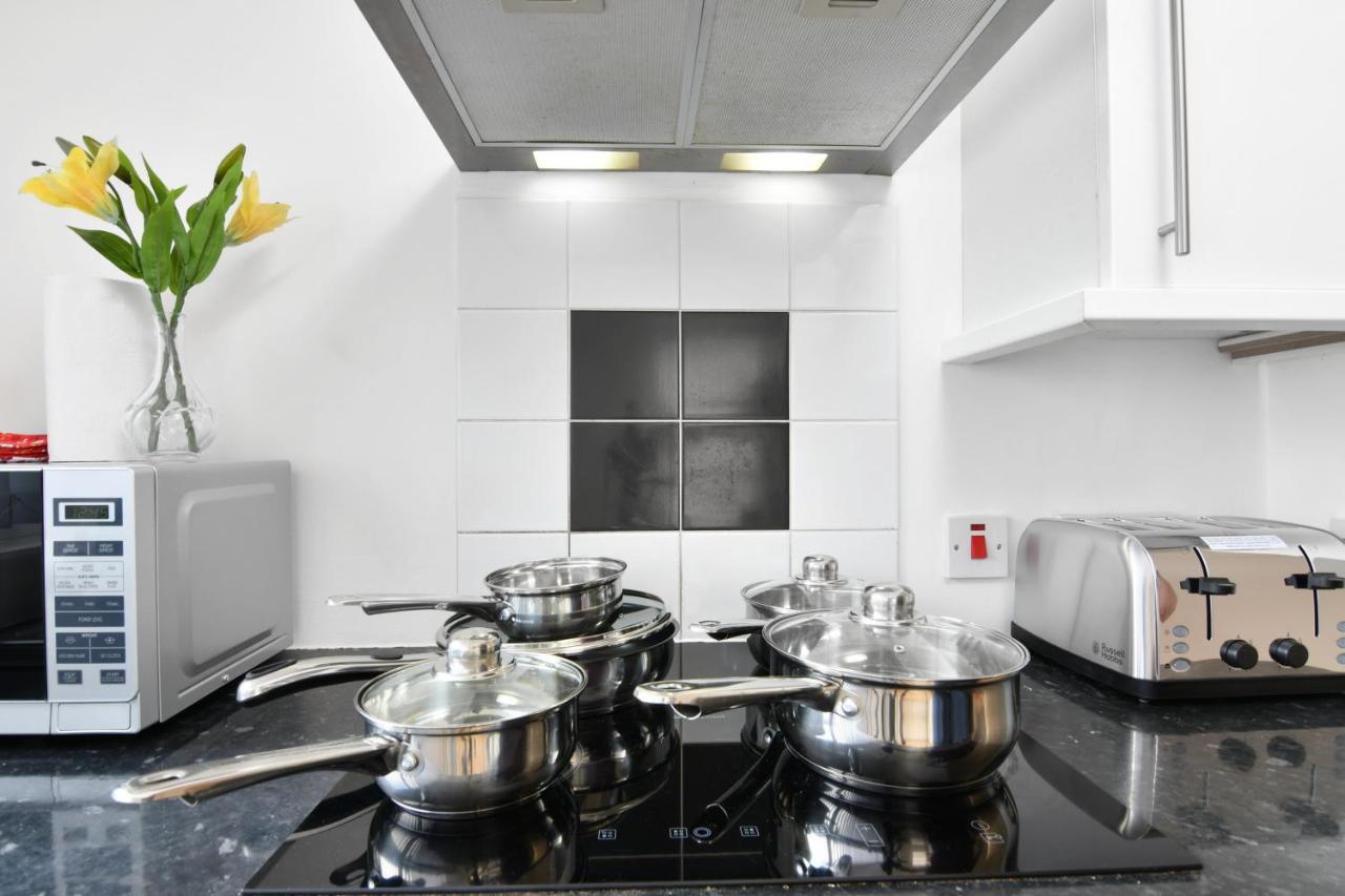 Xclusive Living Stay Near Airport & Nec, The WhitecroftSheldon  エクステリア 写真