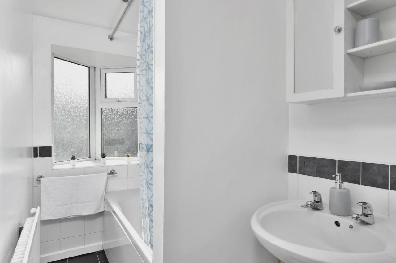 Xclusive Living Stay Near Airport & Nec, The WhitecroftSheldon  エクステリア 写真