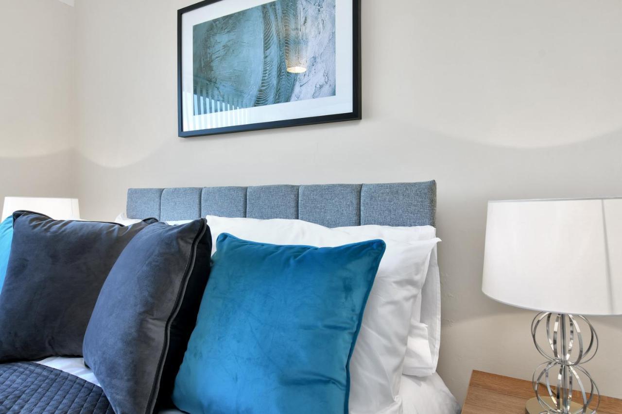 Xclusive Living Stay Near Airport & Nec, The WhitecroftSheldon  エクステリア 写真