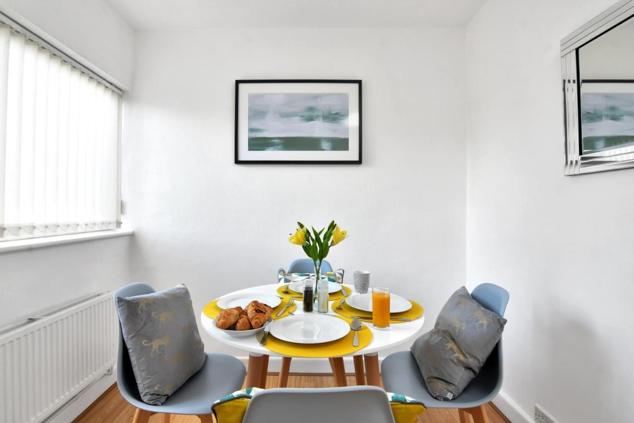 Xclusive Living Stay Near Airport & Nec, The WhitecroftSheldon  エクステリア 写真
