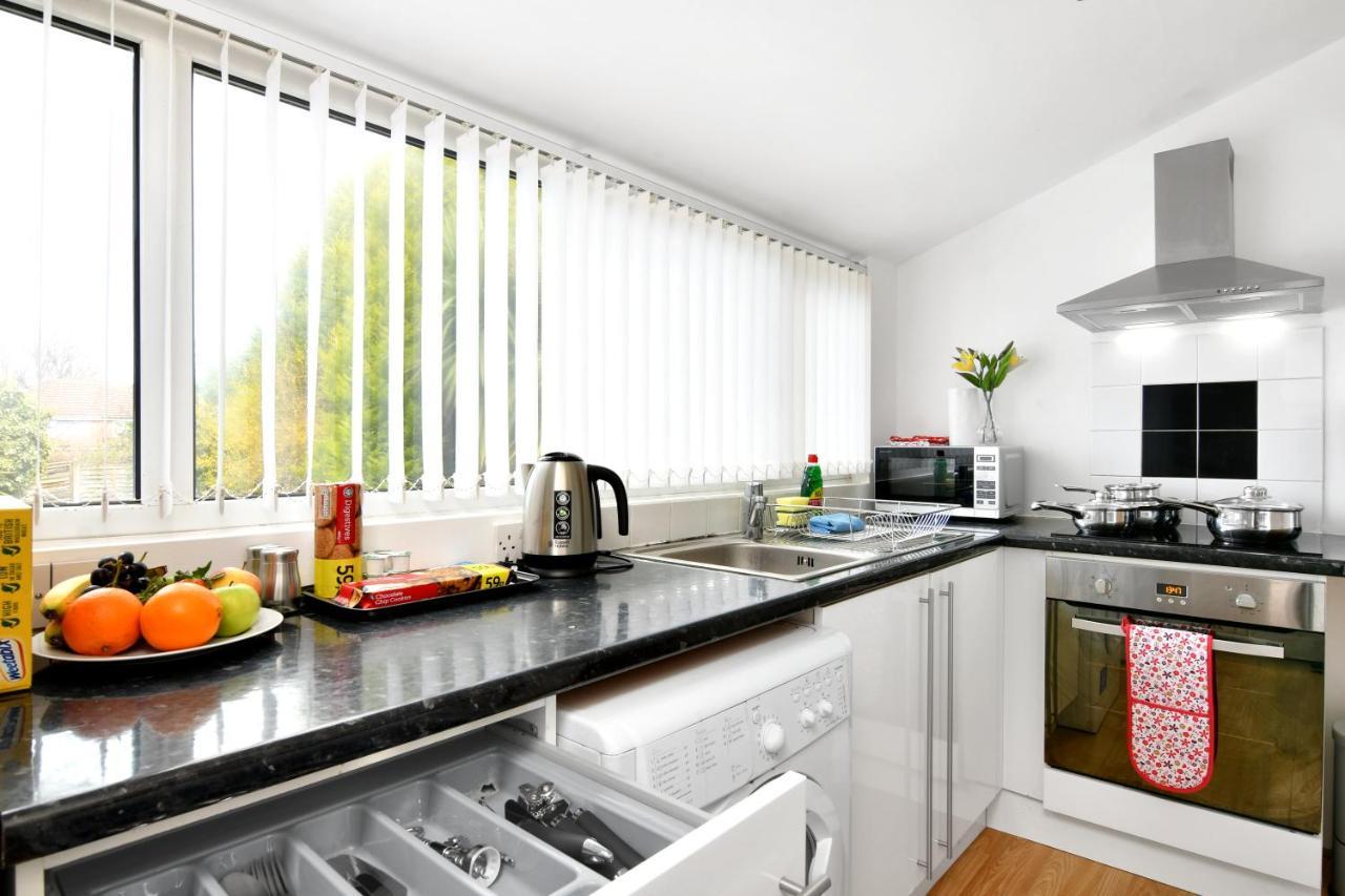 Xclusive Living Stay Near Airport & Nec, The WhitecroftSheldon  エクステリア 写真